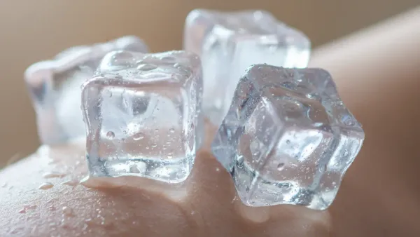 ¿Poner hielo directamente sobre la piel? Riesgos y cómo hacerlo de forma segura