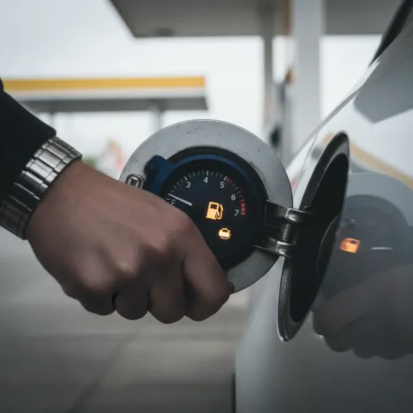 ¿Siempre al Límite? Por Qué la Reserva de Gasolina Te Pasa Factura.